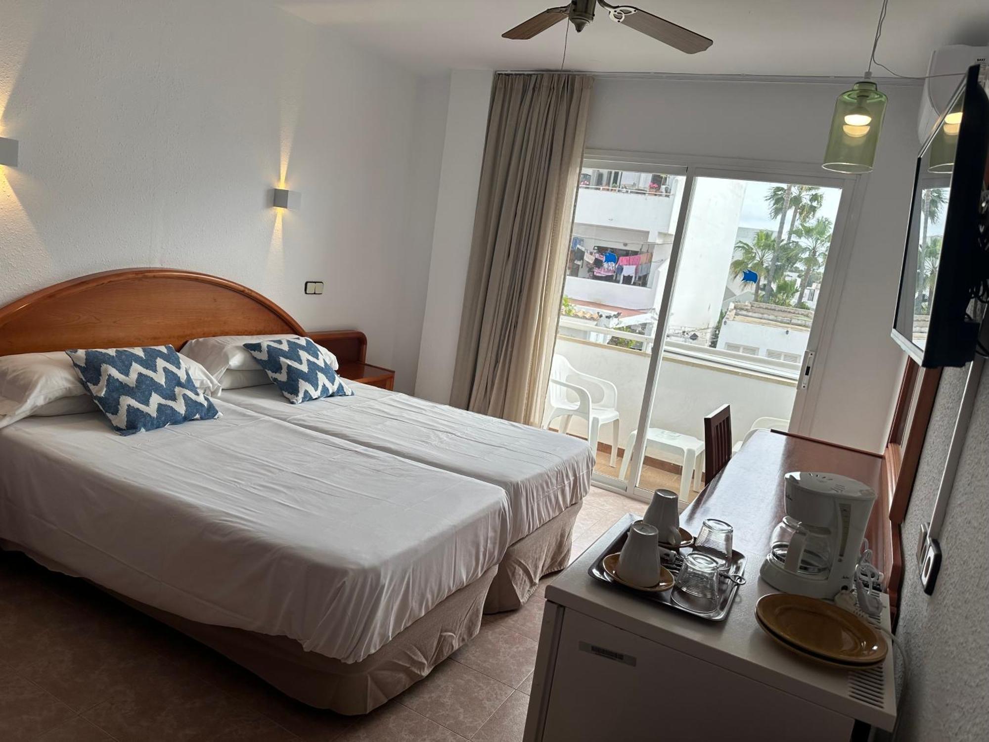 Hostal De La Caravel-La Cala D´Or Екстериор снимка