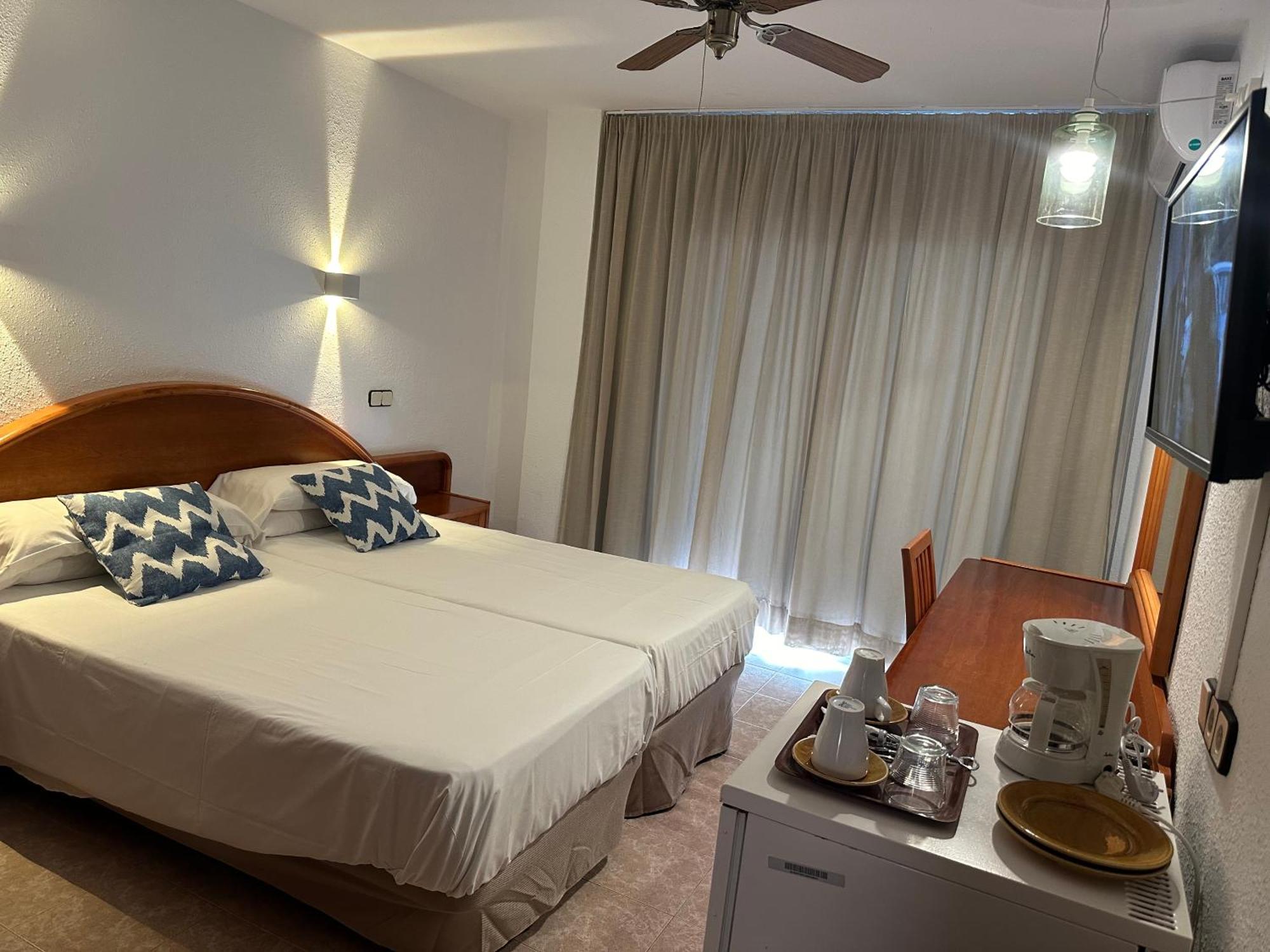 Hostal De La Caravel-La Cala D´Or Екстериор снимка