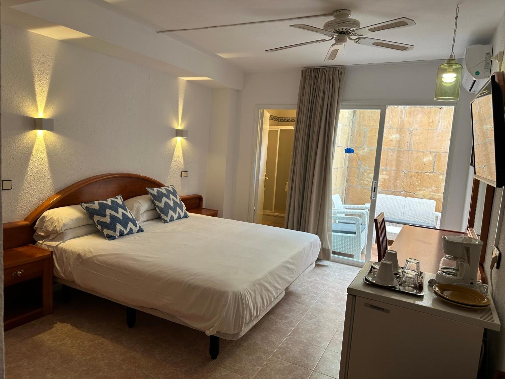Hostal De La Caravel-La Cala D´Or Екстериор снимка