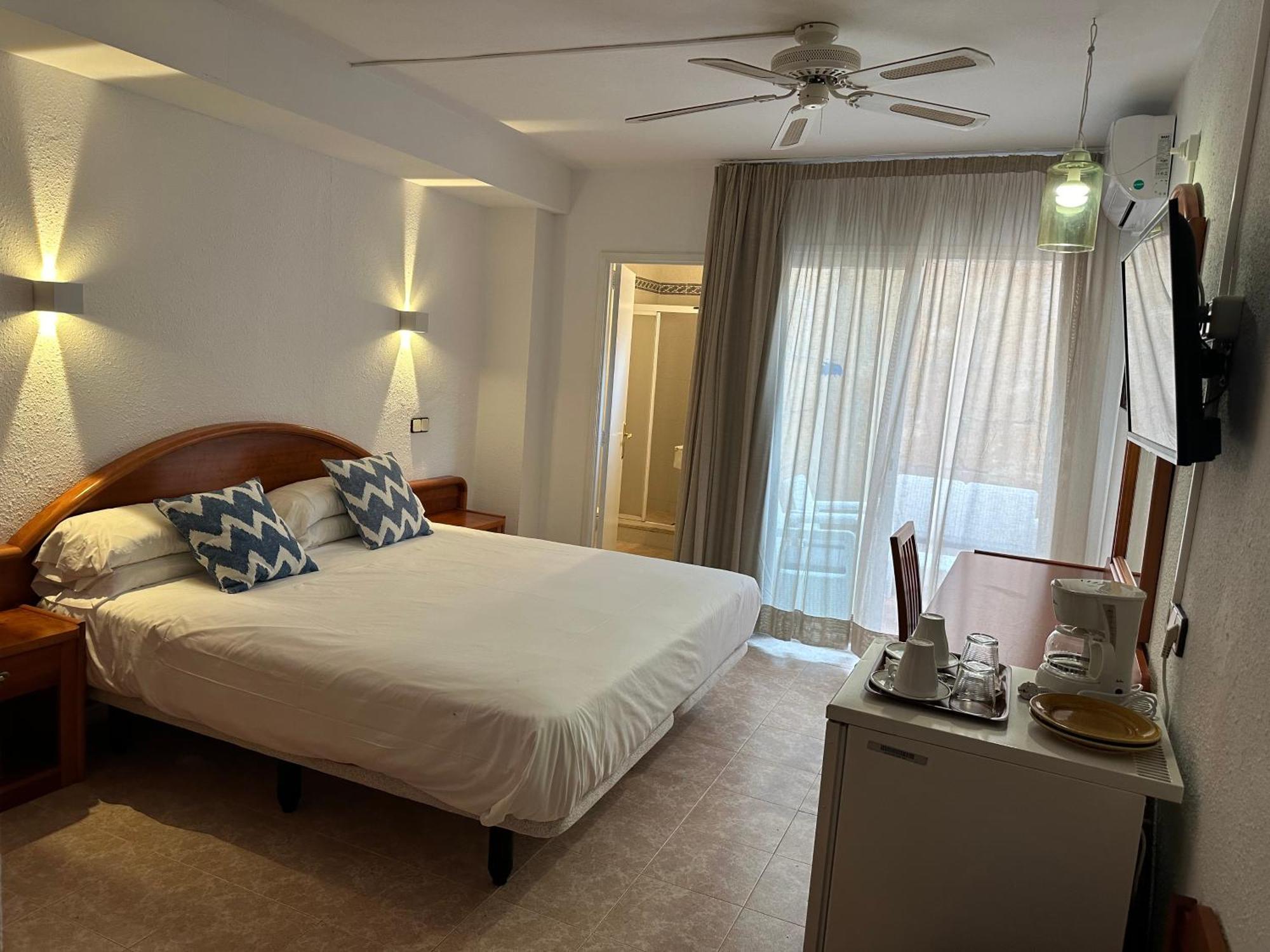 Hostal De La Caravel-La Cala D´Or Екстериор снимка