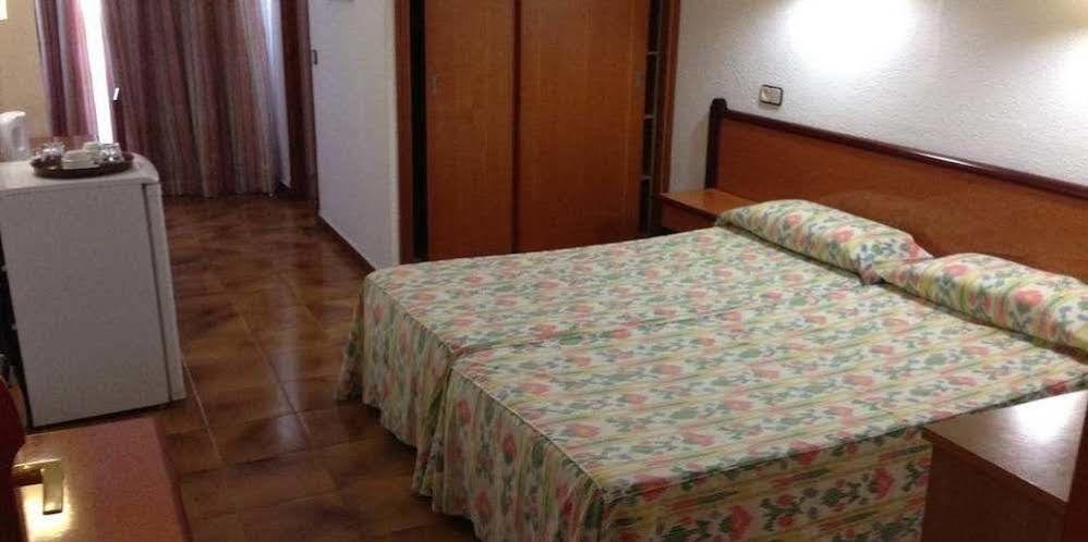 Hostal De La Caravel-La Cala D´Or Екстериор снимка