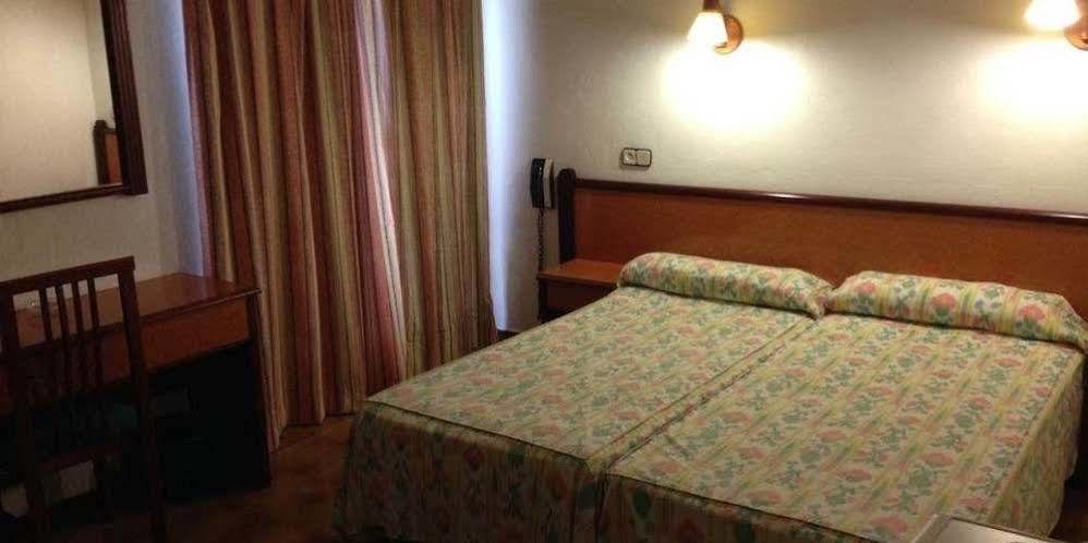 Hostal De La Caravel-La Cala D´Or Екстериор снимка