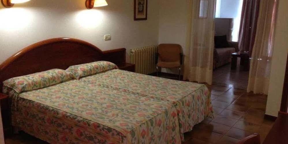 Hostal De La Caravel-La Cala D´Or Екстериор снимка